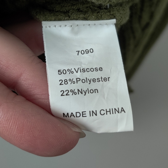 Chunky Knit Green Sweater size Large - Picture 7 of 10